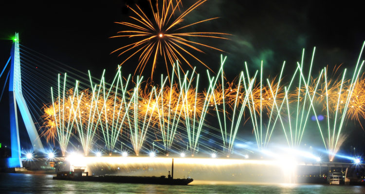 Vuurwerk vanuit de Cloud: Voor het eerst live programma op zender vanaf locatie